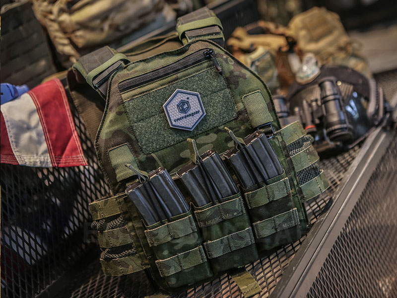 Militärischer taktischer Plattenträger im Emersongear-420-Stil